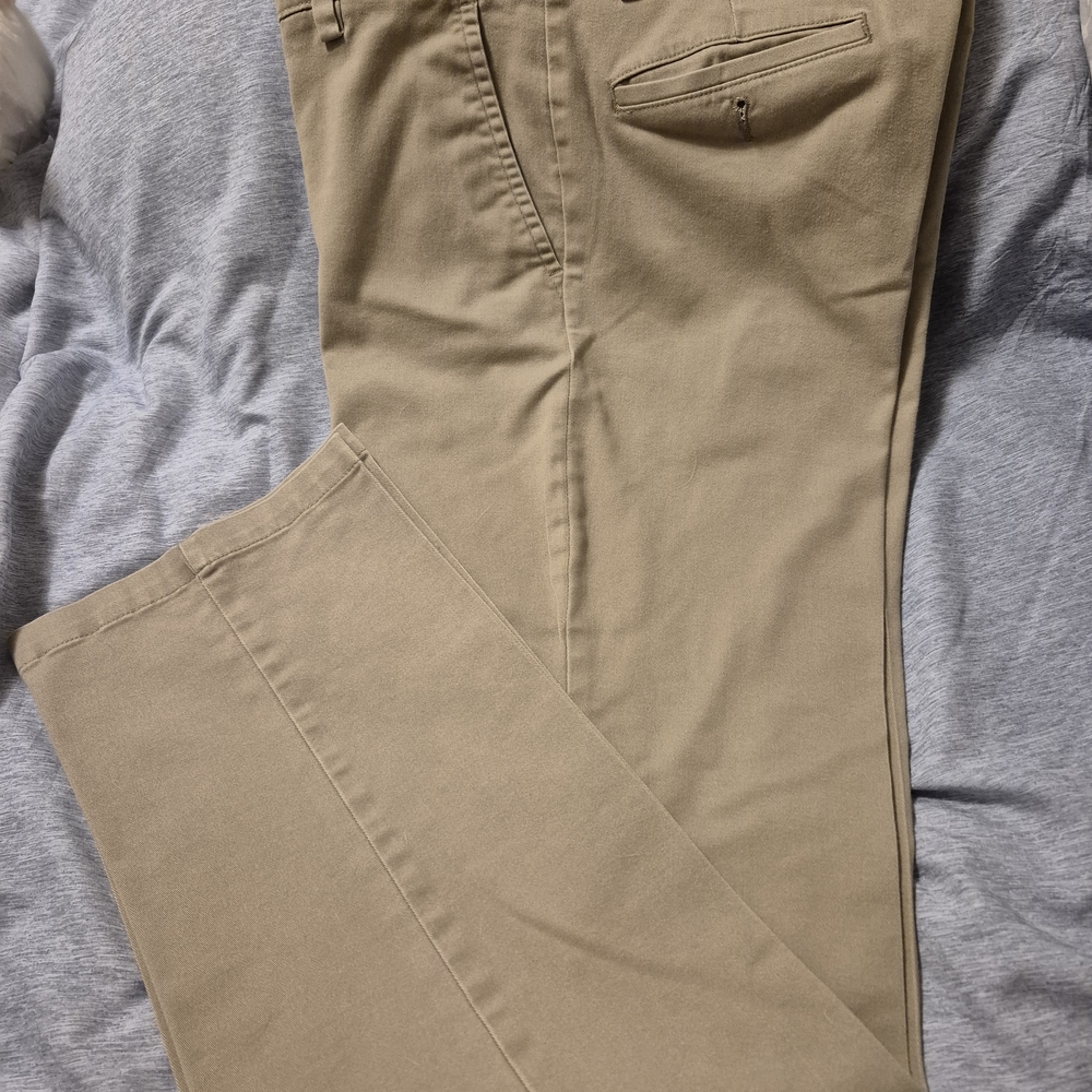 Dockers Men's Khaki Chinos